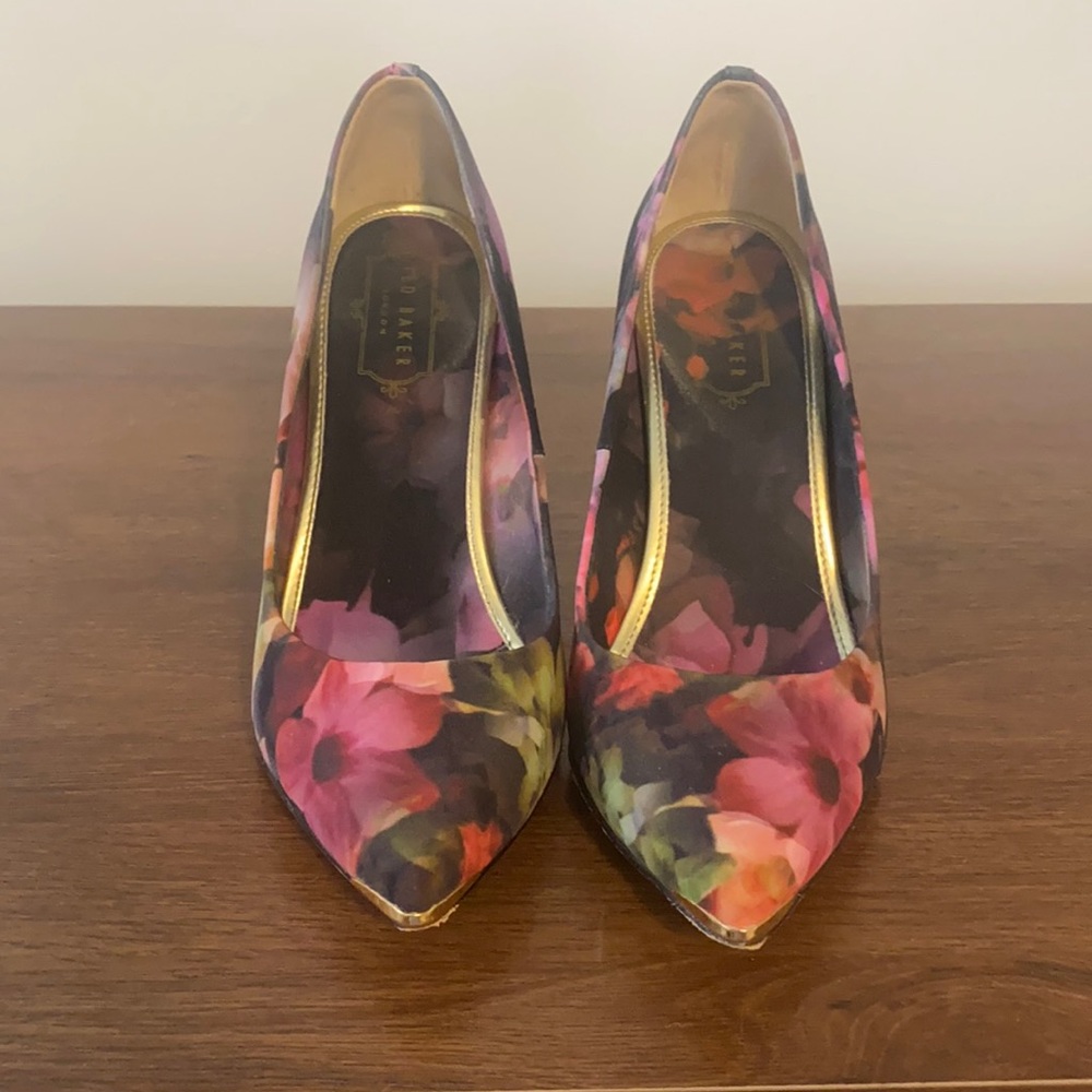 Floral Print Pumps
